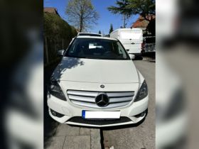 Mercedes-Benz B 180
