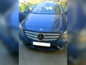 Mercedes-Benz B 180