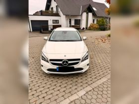 Mercedes-Benz CLA 180 1.6 shooting brake